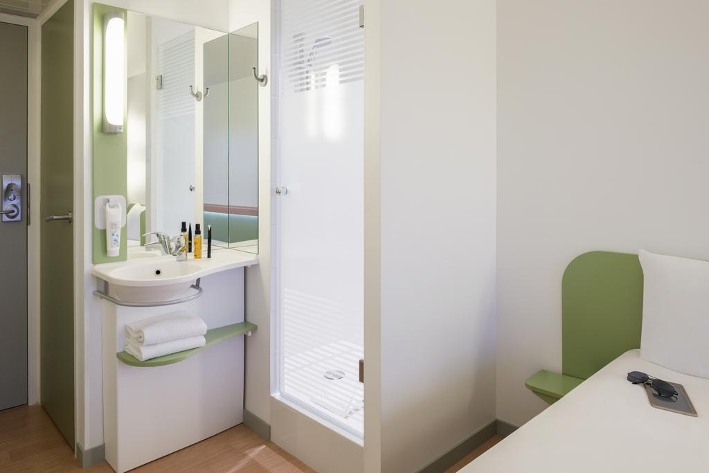 Ibis Budget Bern Expo Room photo