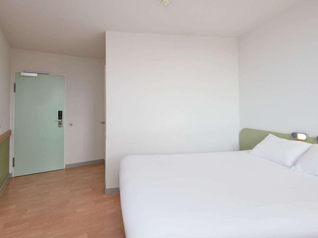 Ibis Budget Bern Expo Room photo